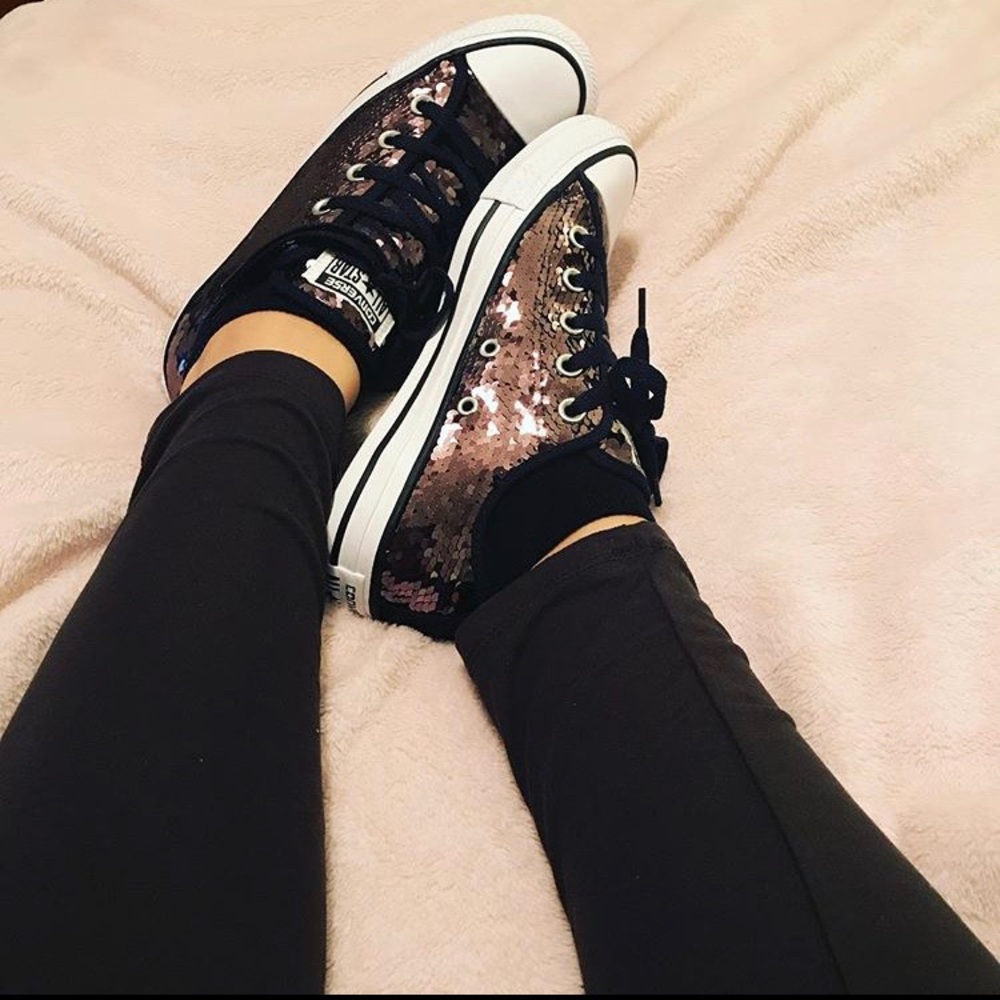 Sequined converse size 6